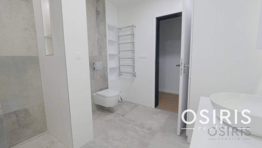 Nadštandardný klimatizovaný 4i byt, lodžia, parkovanie, Mudroňova ul.