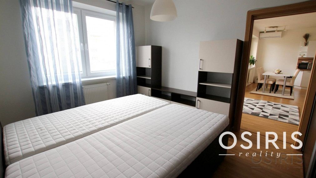 Klimatizovaný, 2i byt, šatník, garážový box v cene, Pezinok