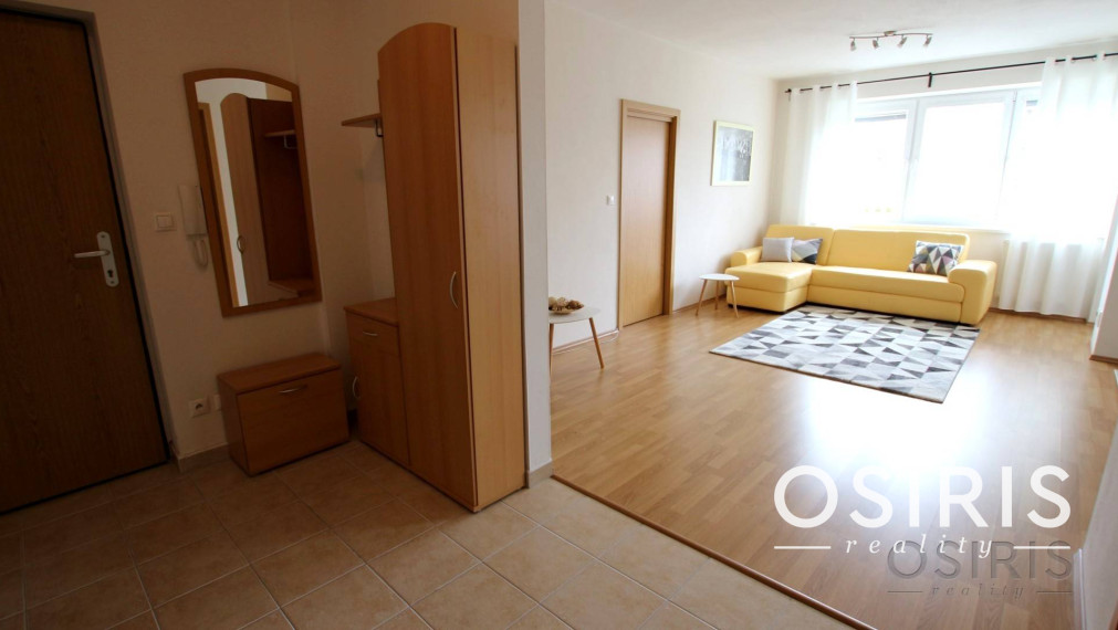 Klimatizovaný, 2i byt, šatník, garážový box v cene, Pezinok