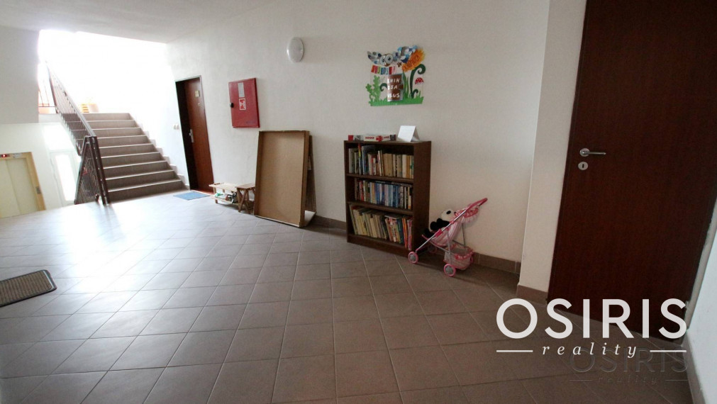 Klimatizovaný, 2i byt, šatník, garážový box v cene, Pezinok