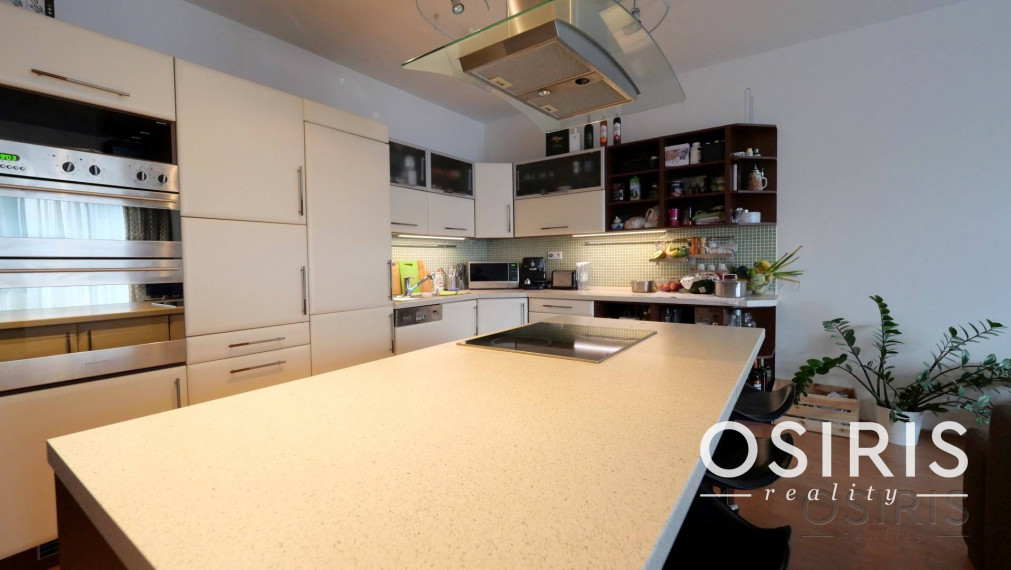 Zariadený 4i byt, 120 m2, balkón, parkovanie v garáži, Koloseo, BA III