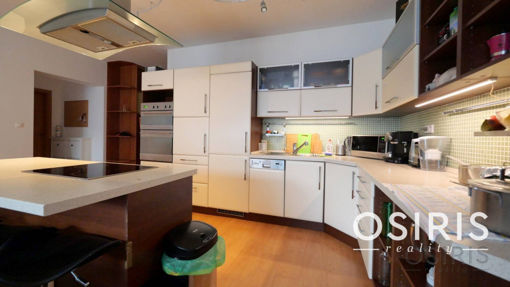 Zariadený 4i byt, 120 m2, balkón, parkovanie v garáži, Koloseo, BA III