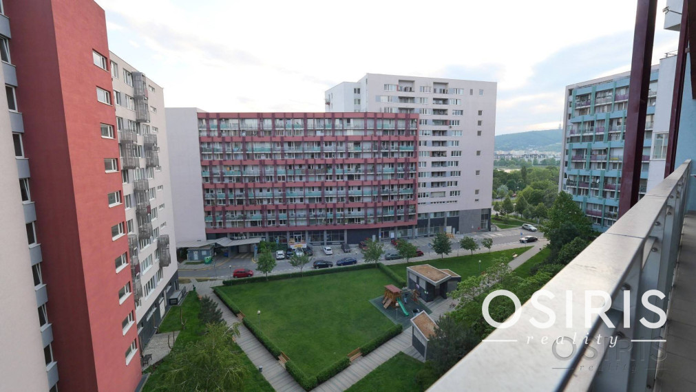 Zariadený 4i byt, 120 m2, balkón, parkovanie v garáži, Koloseo, BA III