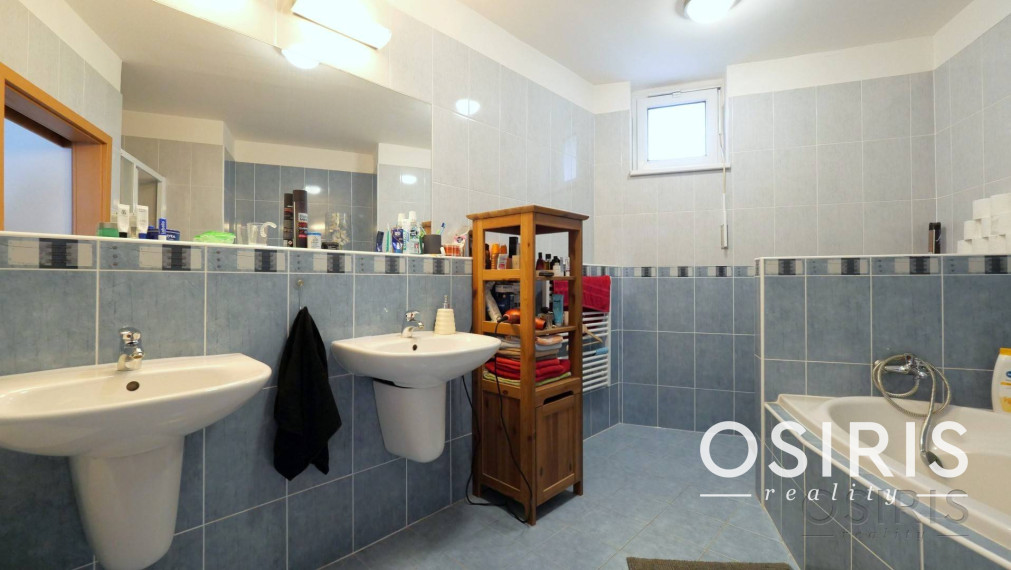 Zariadený 4i byt, 120 m2, balkón, parkovanie v garáži, Koloseo, BA III