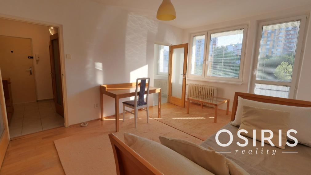 NOVINKA: Slnečný, čiastočne zrekonštruovaný 1i byt s veľkým balkónom, pivnica, Karloveská ulica, Bratislava - Karlova Ves