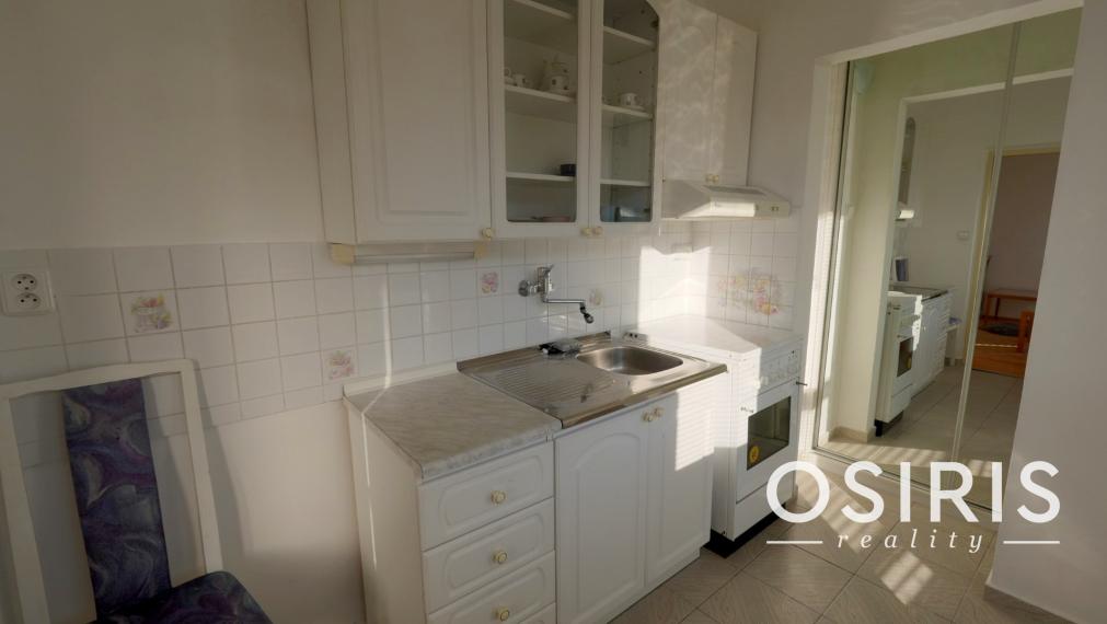 NOVINKA: Slnečný, čiastočne zrekonštruovaný 1i byt s veľkým balkónom, pivnica, Karloveská ulica, Bratislava - Karlova Ves