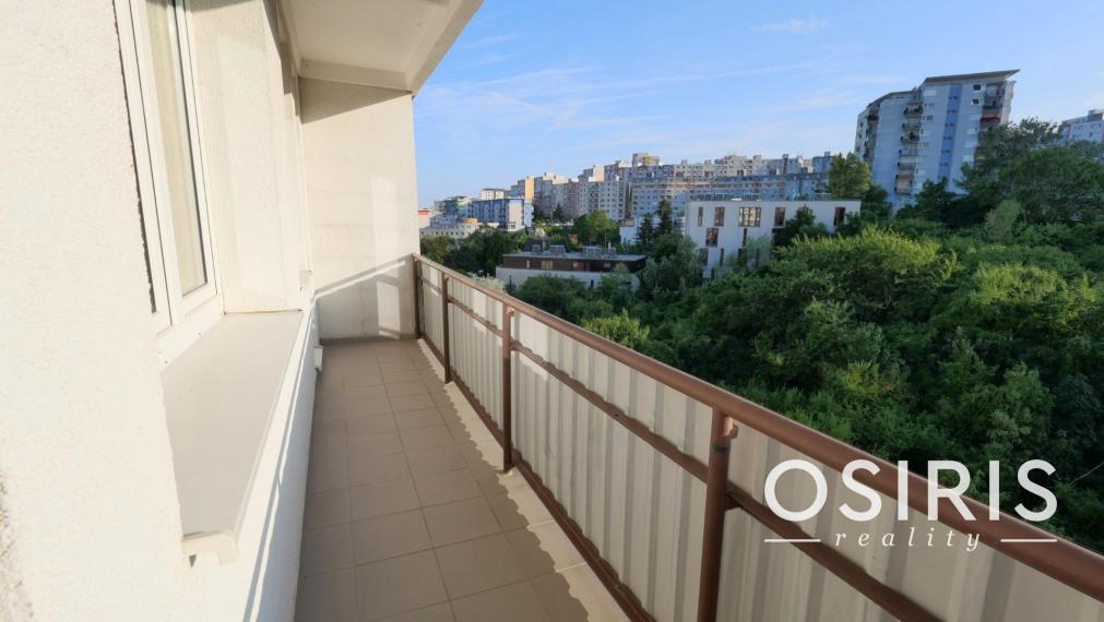 NOVINKA: Slnečný, čiastočne zrekonštruovaný 1i byt s veľkým balkónom, pivnica, Karloveská ulica, Bratislava - Karlova Ves