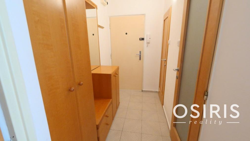 NOVINKA: Slnečný, čiastočne zrekonštruovaný 1i byt s veľkým balkónom, pivnica, Karloveská ulica, Bratislava - Karlova Ves