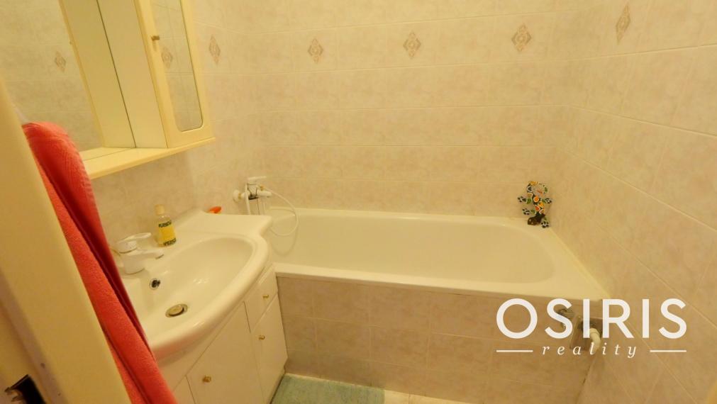 NOVINKA: Slnečný, čiastočne zrekonštruovaný 1i byt s veľkým balkónom, pivnica, Karloveská ulica, Bratislava - Karlova Ves