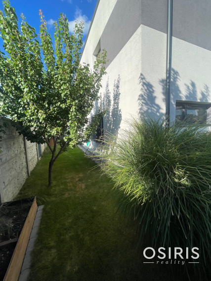 Moderný, kompletne zariadený, 3 izbový byt s krásnou záhradou