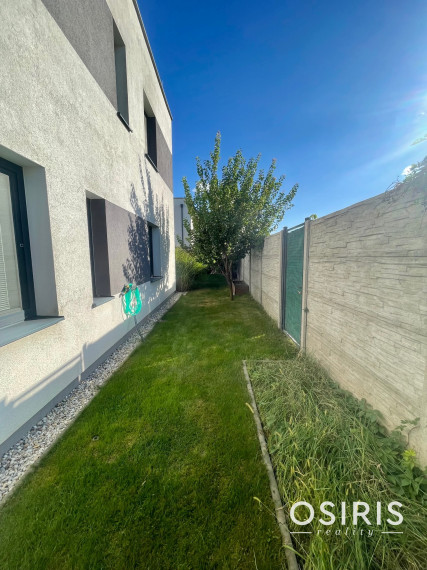 Moderný, kompletne zariadený, 3 izbový byt s krásnou záhradou