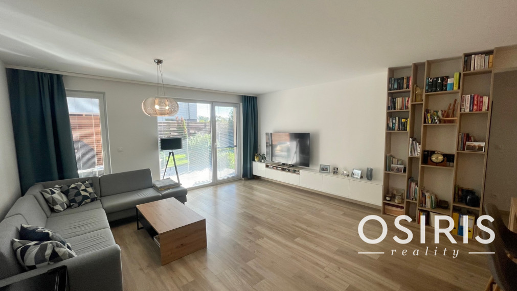 Moderný, kompletne zariadený, 3 izbový byt s krásnou záhradou