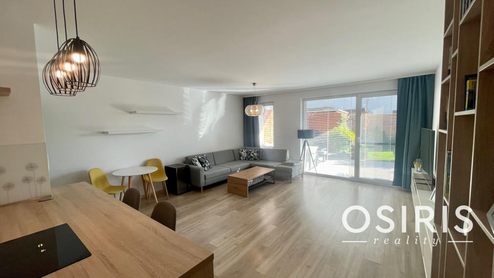 Moderný, kompletne zariadený, 3 izbový byt s krásnou záhradou