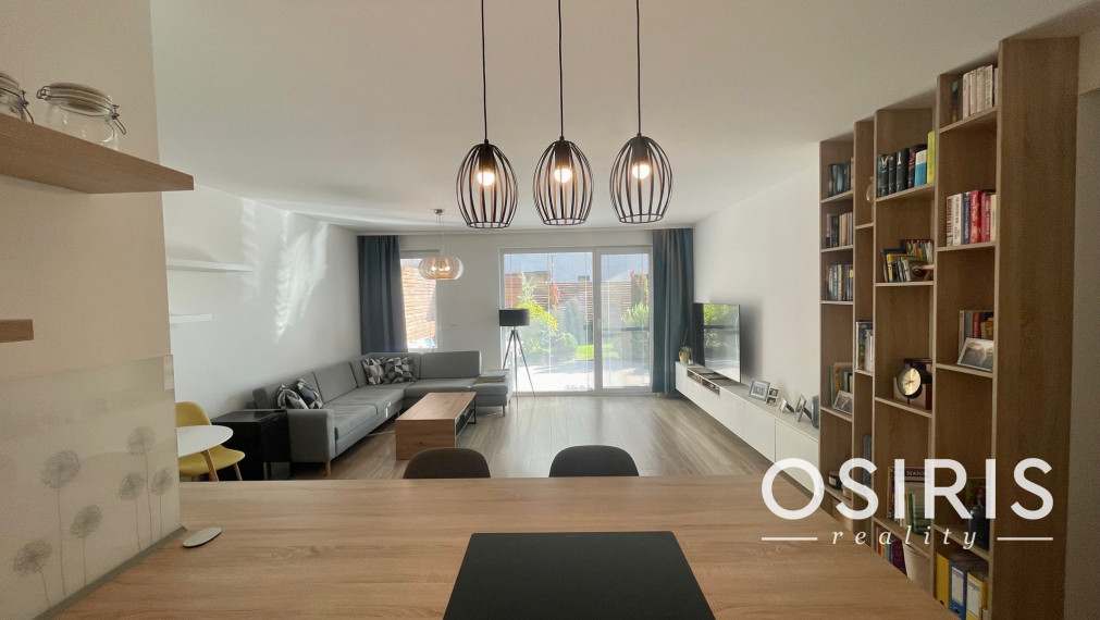 Moderný, kompletne zariadený, 3 izbový byt s krásnou záhradou