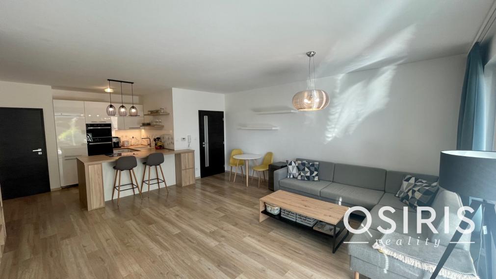 Moderný, kompletne zariadený, 3 izbový byt s krásnou záhradou