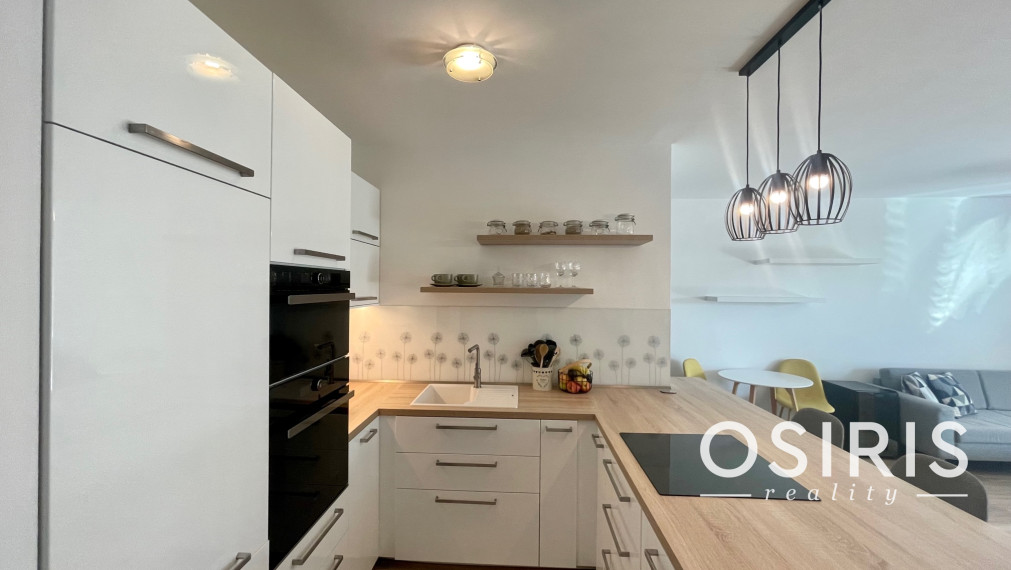 Moderný, kompletne zariadený, 3 izbový byt s krásnou záhradou