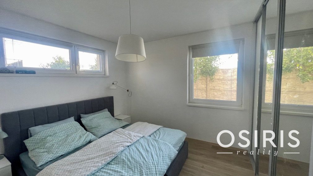 Moderný, kompletne zariadený, 3 izbový byt s krásnou záhradou