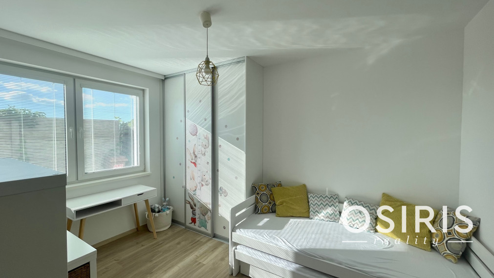 Moderný, kompletne zariadený, 3 izbový byt s krásnou záhradou