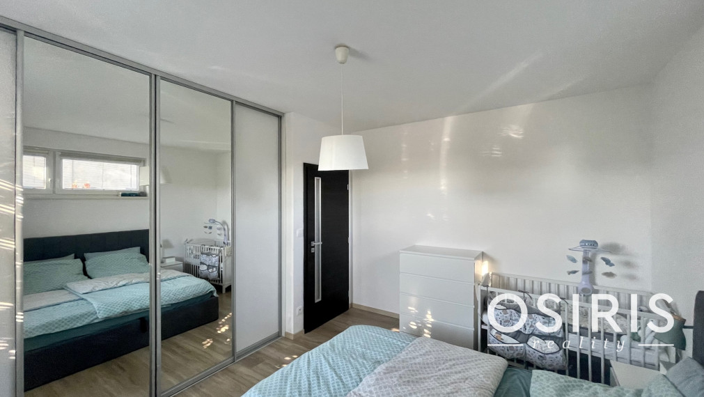 Moderný, kompletne zariadený, 3 izbový byt s krásnou záhradou