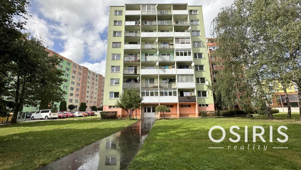 PREDANÝ: 3i byt (72m2) so samostatnými izbami v obľúbenej časti sídliska Mier, ulica Trieda 1. mája, Spišská Nová Ves