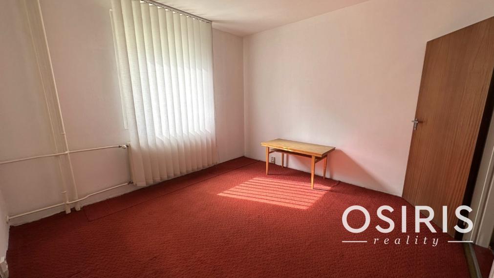 PREDANÝ: 3i byt (72m2) so samostatnými izbami v obľúbenej časti sídliska Mier, ulica Trieda 1. mája, Spišská Nová Ves