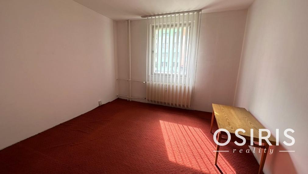 PREDANÝ: 3i byt (72m2) so samostatnými izbami v obľúbenej časti sídliska Mier, ulica Trieda 1. mája, Spišská Nová Ves