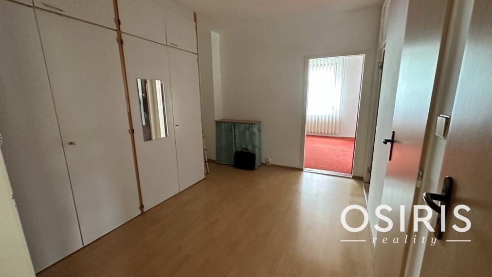 PREDANÝ: 3i byt (72m2) so samostatnými izbami v obľúbenej časti sídliska Mier, ulica Trieda 1. mája, Spišská Nová Ves