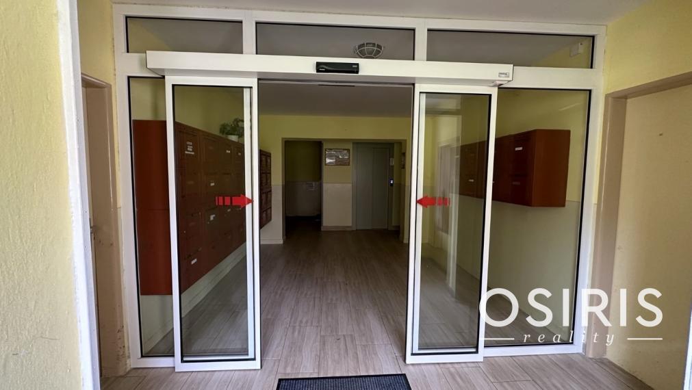 PREDANÝ: 3i byt (72m2) so samostatnými izbami v obľúbenej časti sídliska Mier, ulica Trieda 1. mája, Spišská Nová Ves