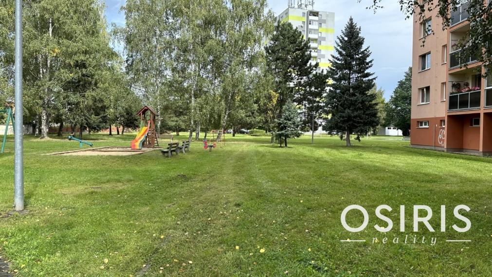 PREDANÝ: 3i byt (72m2) so samostatnými izbami v obľúbenej časti sídliska Mier, ulica Trieda 1. mája, Spišská Nová Ves