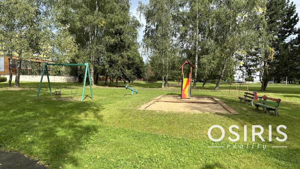 PREDANÝ: 3i byt (72m2) so samostatnými izbami v obľúbenej časti sídliska Mier, ulica Trieda 1. mája, Spišská Nová Ves