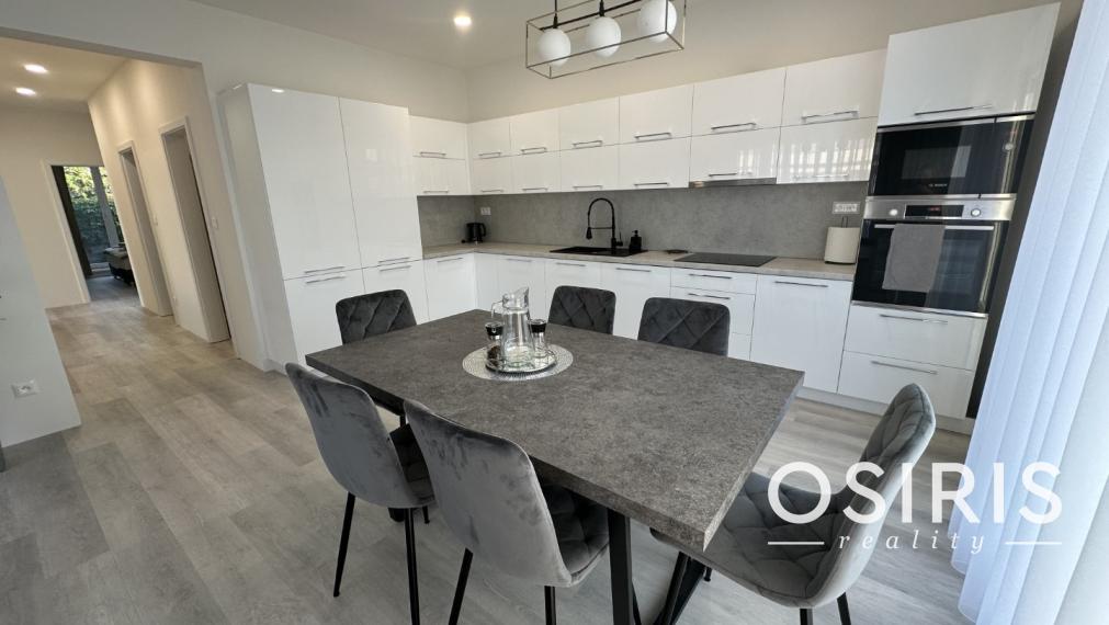 Klimatizovaný 4i zariadený dom, vírivka, 2x parking, D. Lužná