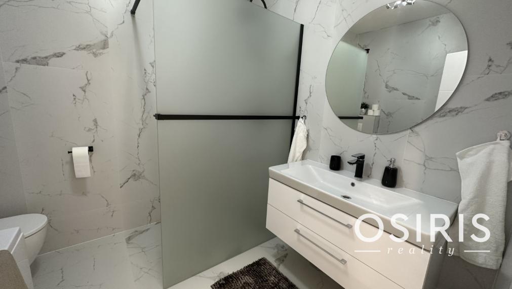 Klimatizovaný 4i zariadený dom, vírivka, 2x parking, D. Lužná