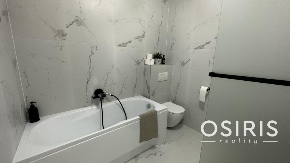 Klimatizovaný 4i zariadený dom, vírivka, 2x parking, D. Lužná