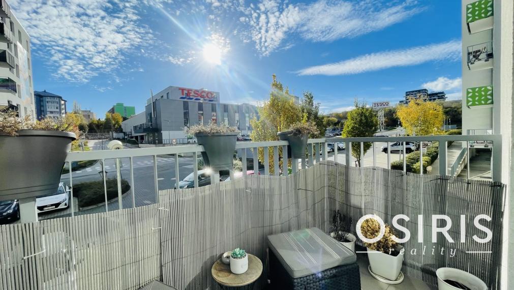 ODPORÚČAM: IDEÁLNE PRE RODINY, zariadený 3 izb. byt v novostavbe, balkón, Pri Hrubej lúke, Dúbravka