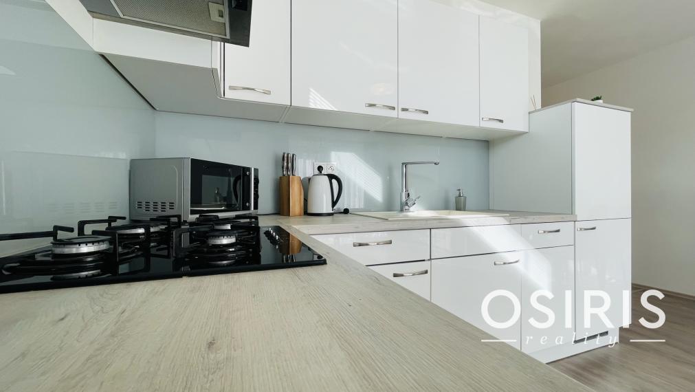 ODPORÚČAM: IDEÁLNE PRE RODINY, zariadený 3 izb. byt v novostavbe, balkón, Pri Hrubej lúke, Dúbravka