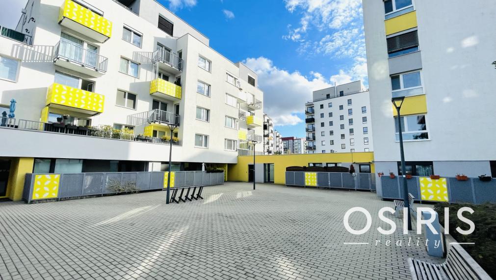 ODPORÚČAM: IDEÁLNE PRE RODINY, zariadený 3 izb. byt v novostavbe, balkón, Pri Hrubej lúke, Dúbravka