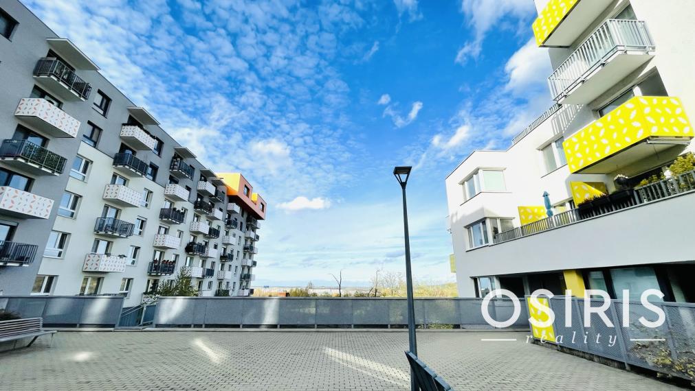 ODPORÚČAM: IDEÁLNE PRE RODINY, zariadený 3 izb. byt v novostavbe, balkón, Pri Hrubej lúke, Dúbravka