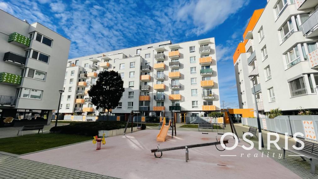 ODPORÚČAM: IDEÁLNE PRE RODINY, zariadený 3 izb. byt v novostavbe, balkón, Pri Hrubej lúke, Dúbravka