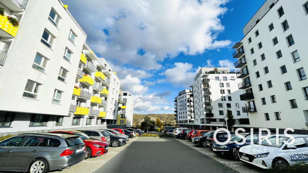 ODPORÚČAM: IDEÁLNE PRE RODINY, zariadený 3 izb. byt v novostavbe, balkón, Pri Hrubej lúke, Dúbravka