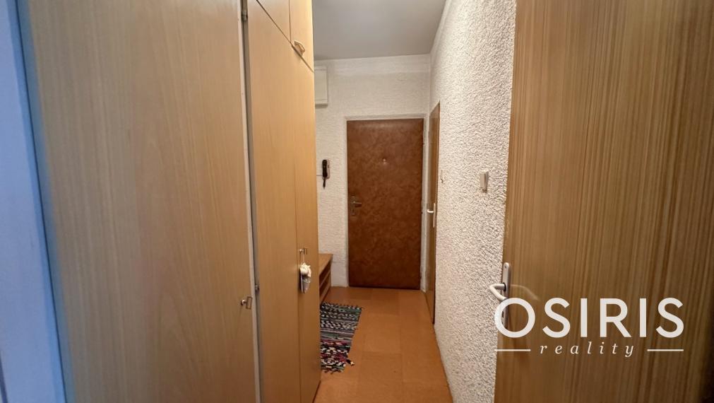 Zariadený, čiastočne zrekonštruovaný 2i byt v tesnej blízkosti jazera Štrkovec, Ružinov