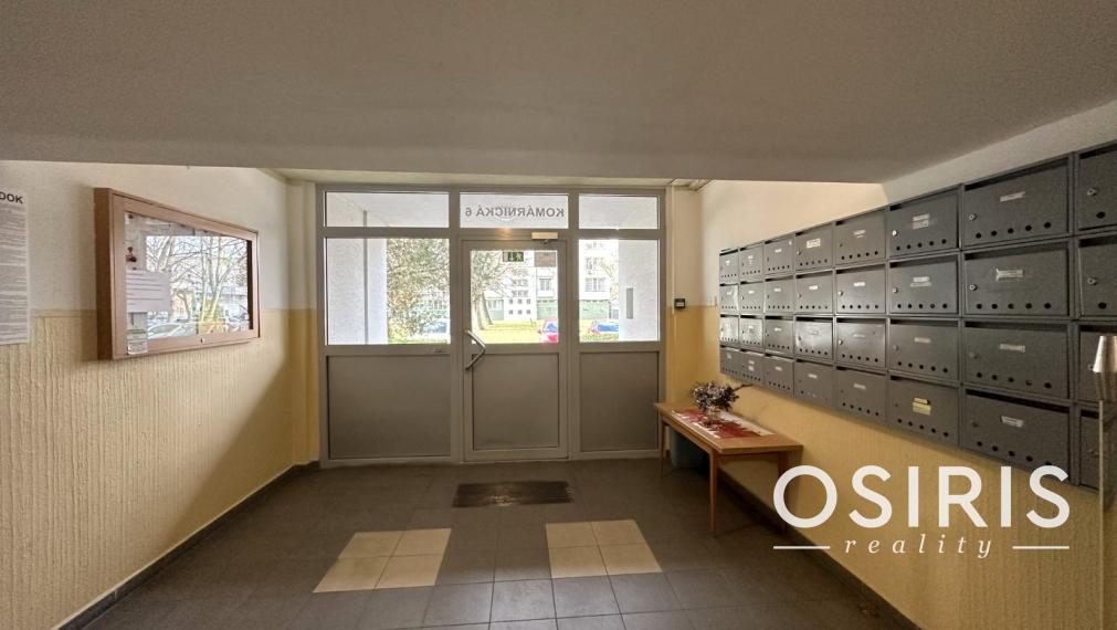 Zariadený, čiastočne zrekonštruovaný 2i byt v tesnej blízkosti jazera Štrkovec, Ružinov