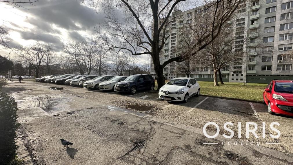 Zariadený, čiastočne zrekonštruovaný 2i byt v tesnej blízkosti jazera Štrkovec, Ružinov