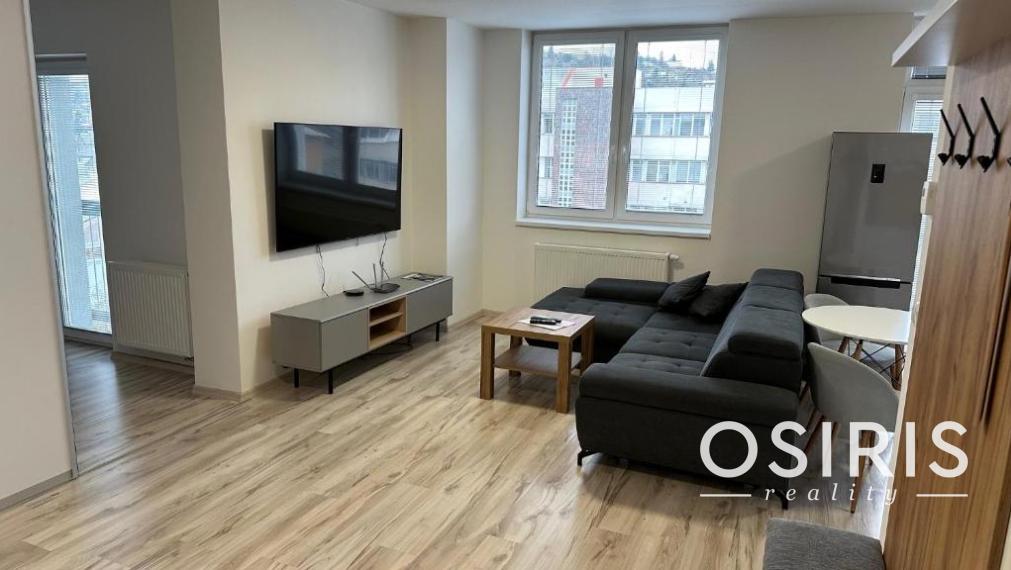 Moderný a pohodlný dvojizbový byt v novostavbe z r. 2023, parkovacie miesto