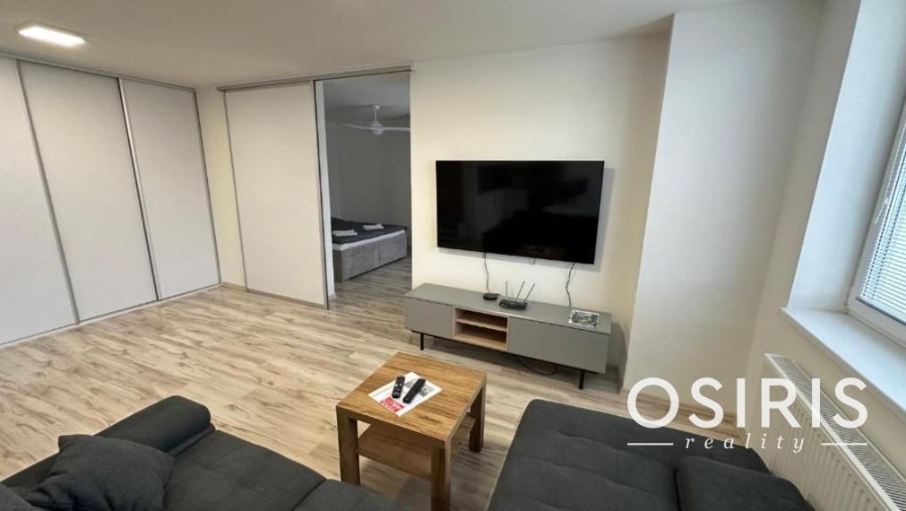 Moderný a pohodlný dvojizbový byt v novostavbe z r. 2023, parkovacie miesto