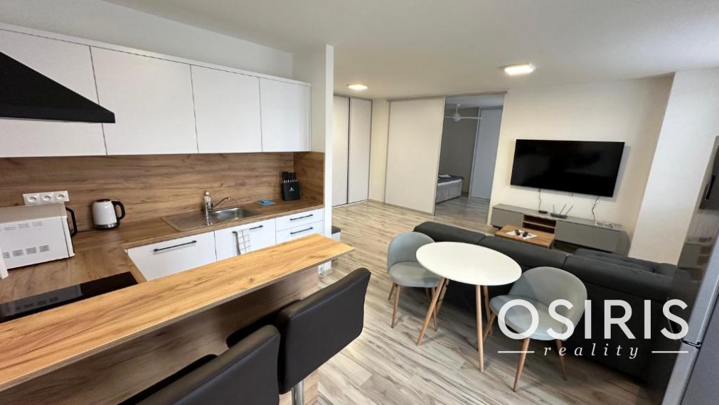 Moderný a pohodlný dvojizbový byt v novostavbe z r. 2023, parkovacie miesto