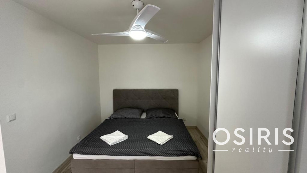 Moderný a pohodlný dvojizbový byt v novostavbe z r. 2023, parkovacie miesto