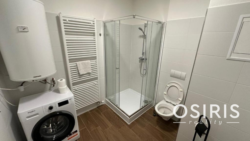 Moderný a pohodlný dvojizbový byt v novostavbe z r. 2023, parkovacie miesto