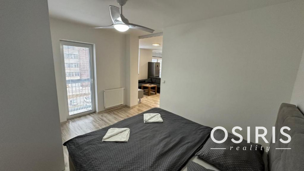 Moderný a pohodlný dvojizbový byt v novostavbe z r. 2023, parkovacie miesto