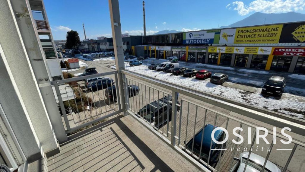 Zariadený 2i byt po rekonštrukcii z r. 2020, balkón, parkovanie