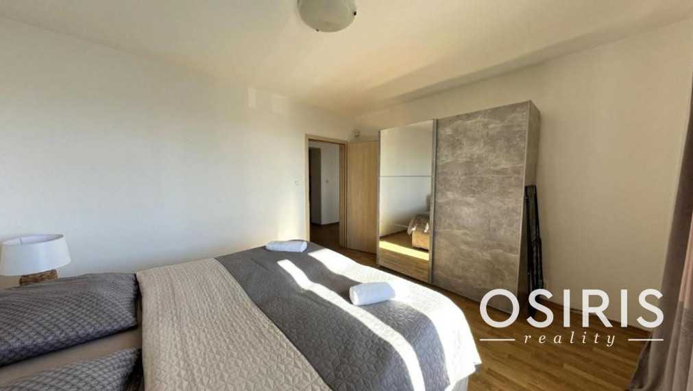 2i byt na dlhodobý prenájom s parkovacím miestom, balkónom a výhľadom na Nízke Tatry.